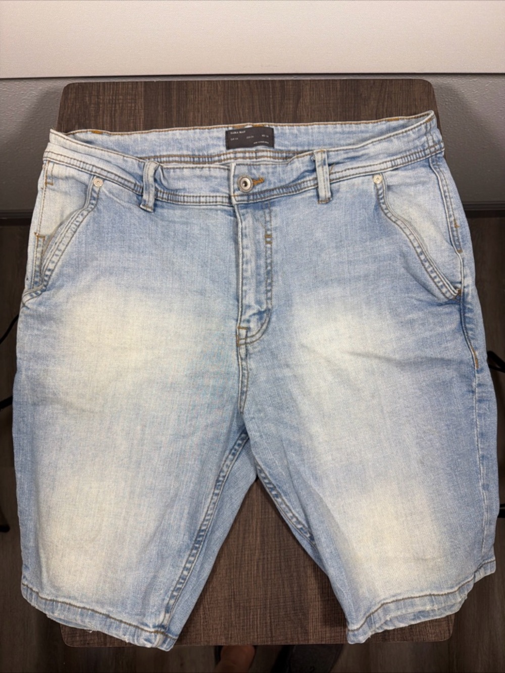 Zara Man Denim Shorts 34
 Light Blue Denim Shorts - Casual Summer Style